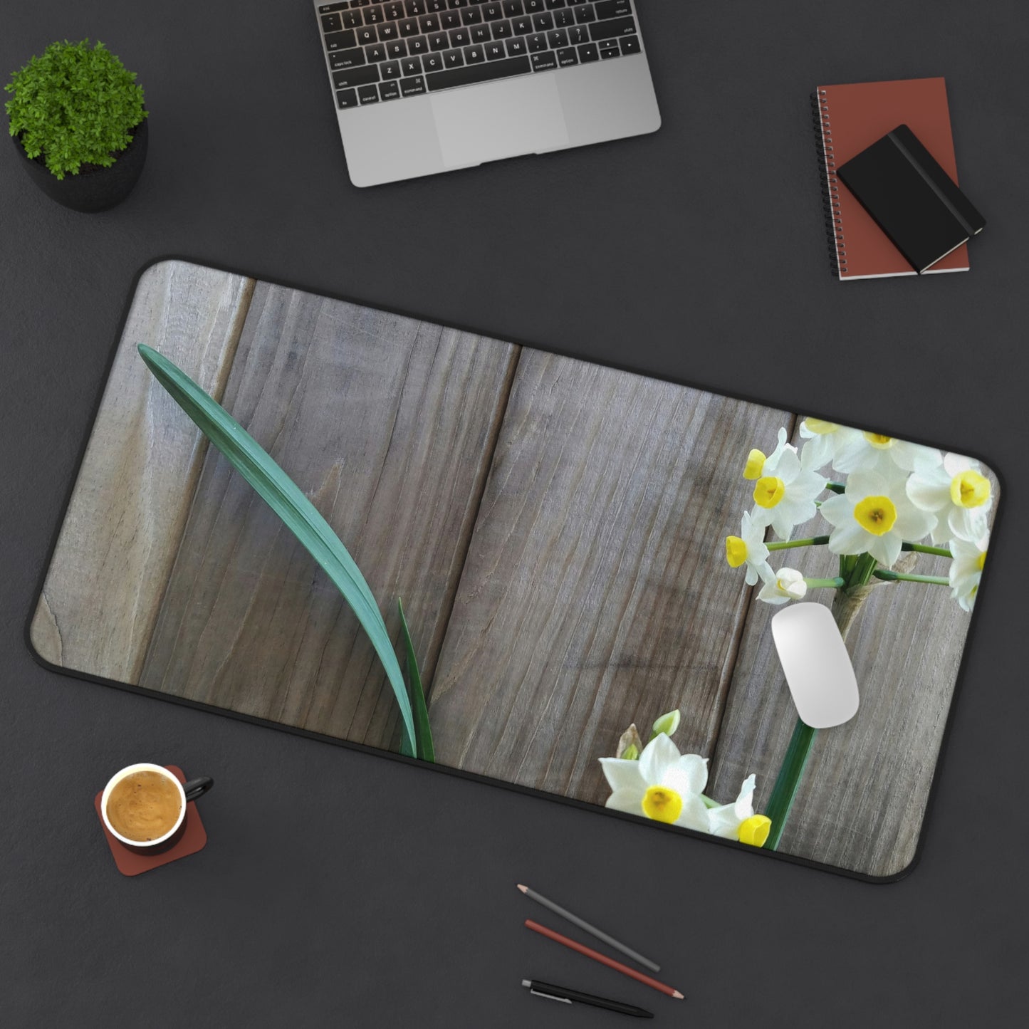 Daffodils by the Fence Desk Mat – Cottagecore Floral Office Decor for Spring
