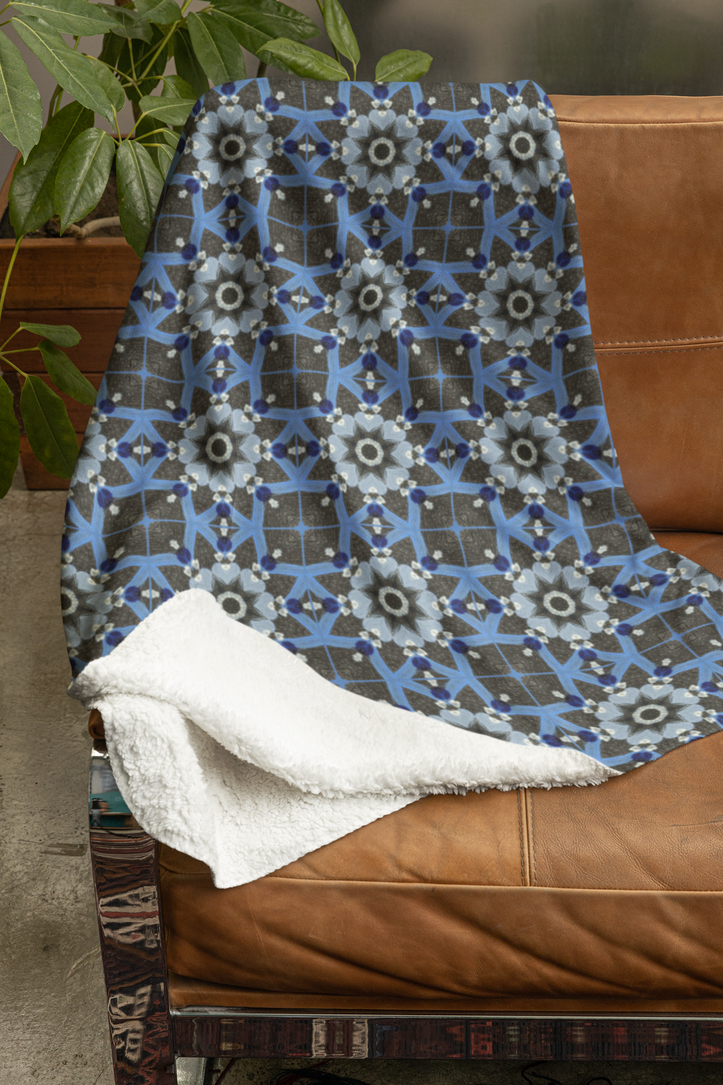 Blue Quilt Pattern Velveteen Plush Blanket – Soft Geometric Throw Blanket for Home Decor