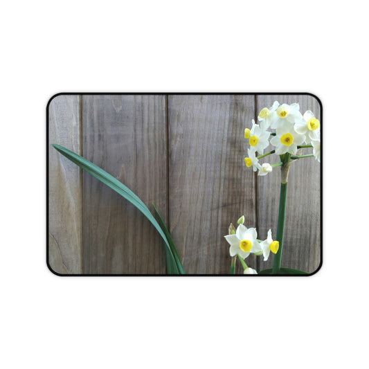 Daffodils by the Fence Desk Mat – Cottagecore Floral Office Decor for Spring