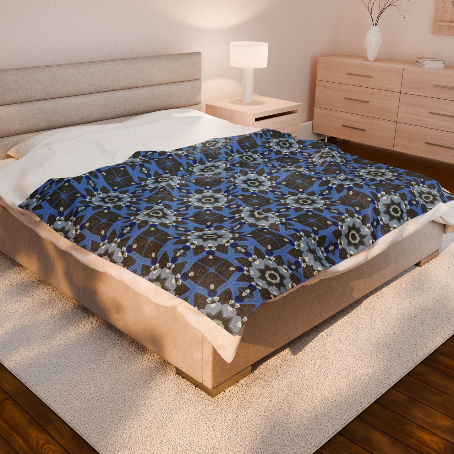 Blue Quilt Pattern Velveteen Plush Blanket – Soft Geometric Throw Blanket for Home Decor