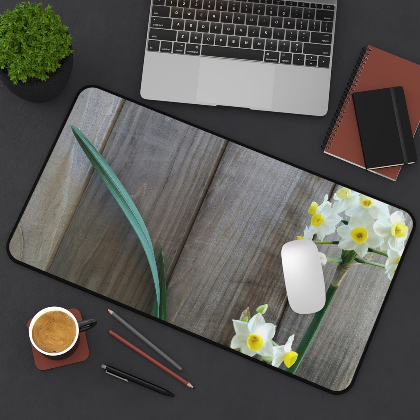 Daffodils by the Fence Desk Mat – Cottagecore Floral Office Decor for Spring