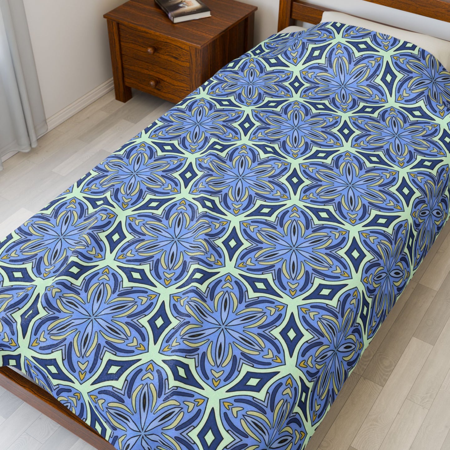 Pale Cornflower Blue and Yellow Velveteen Plush Blanket – Soft Geometric Floral Throw for Home Decor