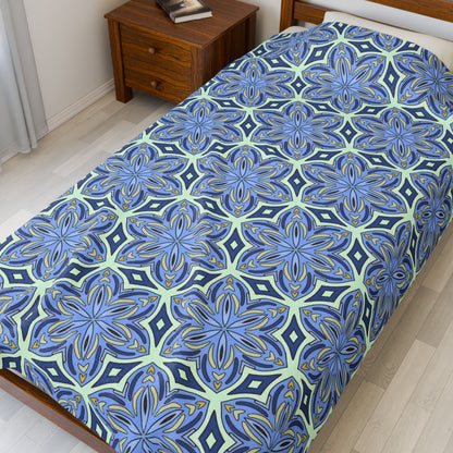 Pale Cornflower Blue and Yellow Velveteen Plush Blanket – Soft Geometric Floral Throw for Home Decor