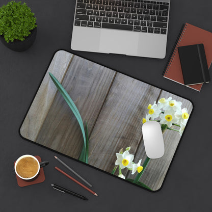 Daffodils by the Fence Desk Mat – Cottagecore Floral Office Decor for Spring