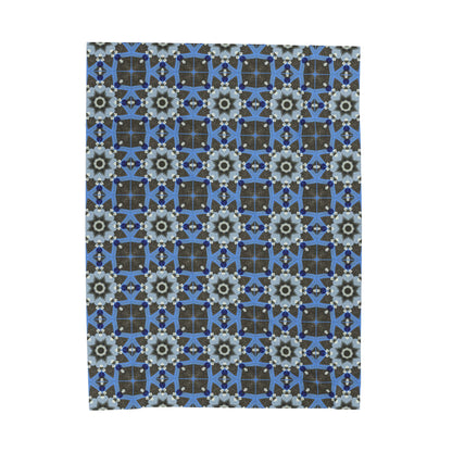 Blue Quilt Pattern Velveteen Plush Blanket – Soft Geometric Throw Blanket for Home Decor
