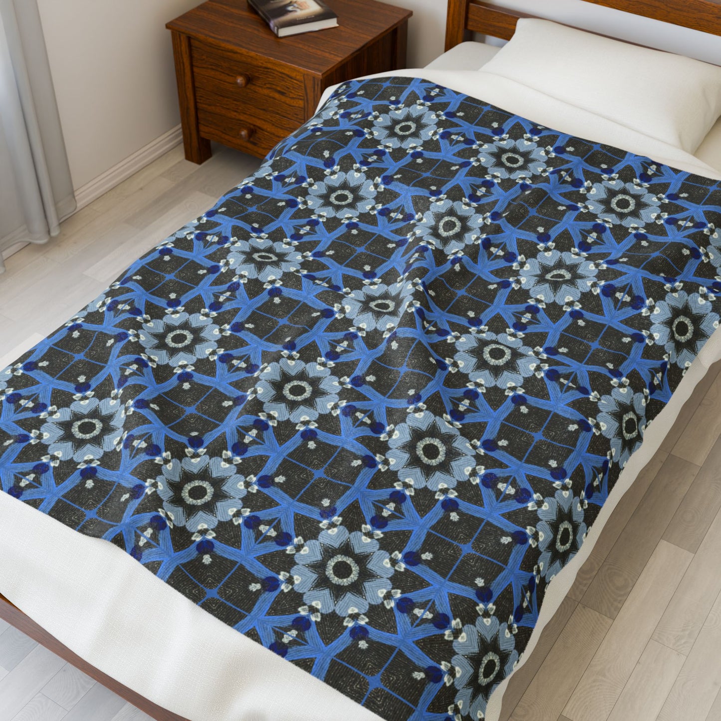 Blue Quilt Pattern Velveteen Plush Blanket – Soft Geometric Throw Blanket for Home Decor