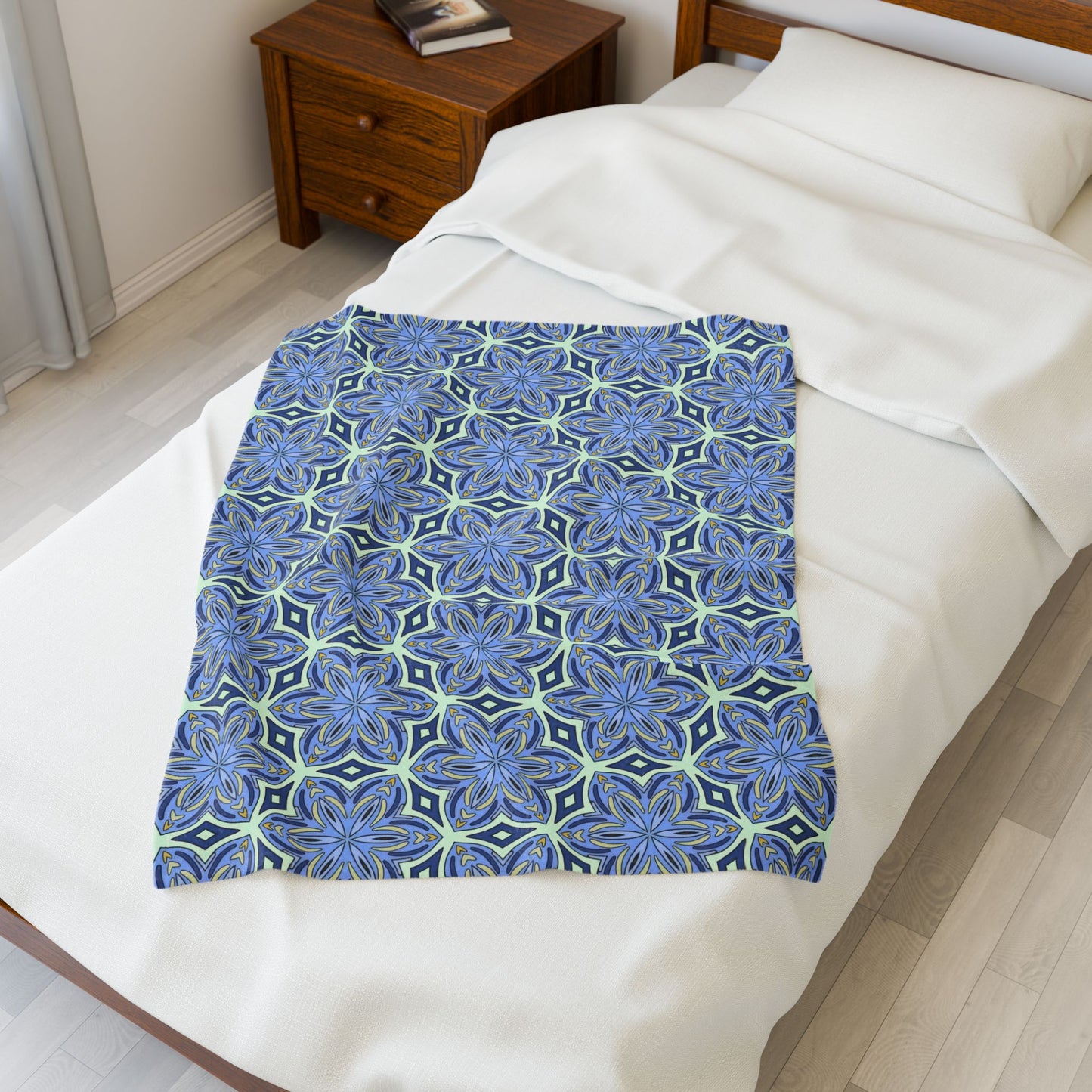 Pale Cornflower Blue and Yellow Velveteen Plush Blanket – Soft Geometric Floral Throw for Home Decor