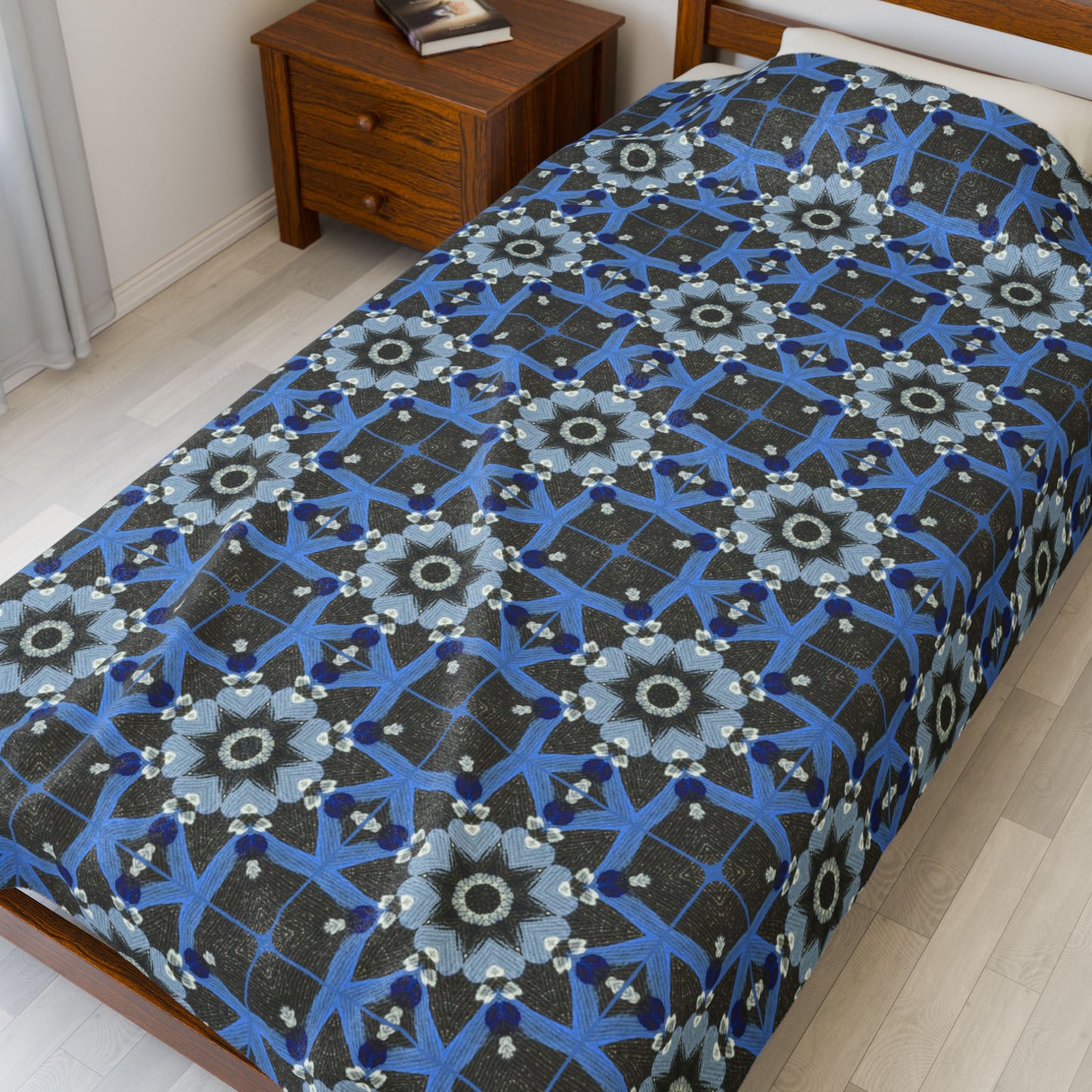 Blue Quilt Pattern Velveteen Plush Blanket – Soft Geometric Throw Blanket for Home Decor